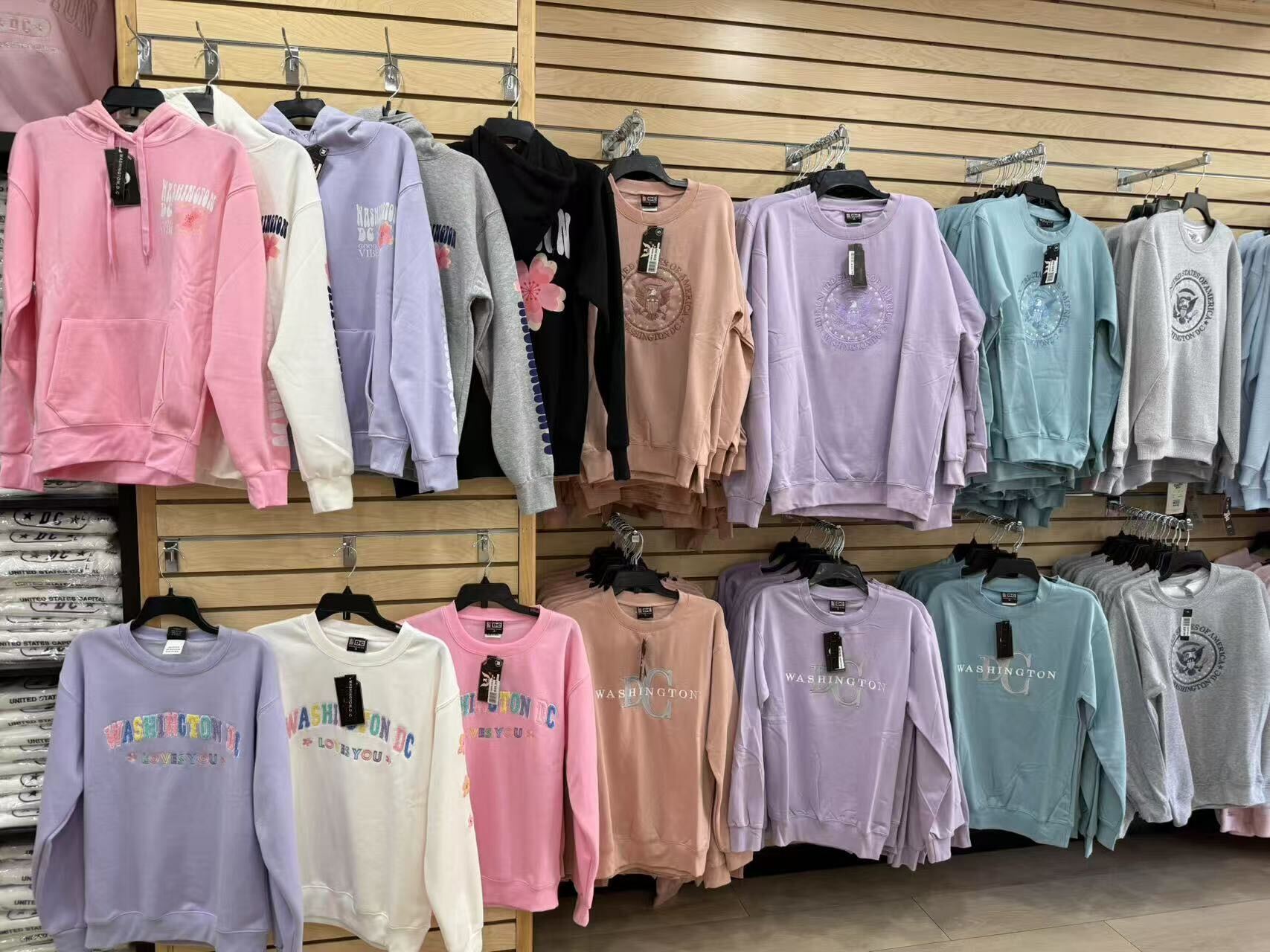 dc-souvenirs_apparel_sweaters-hoodies